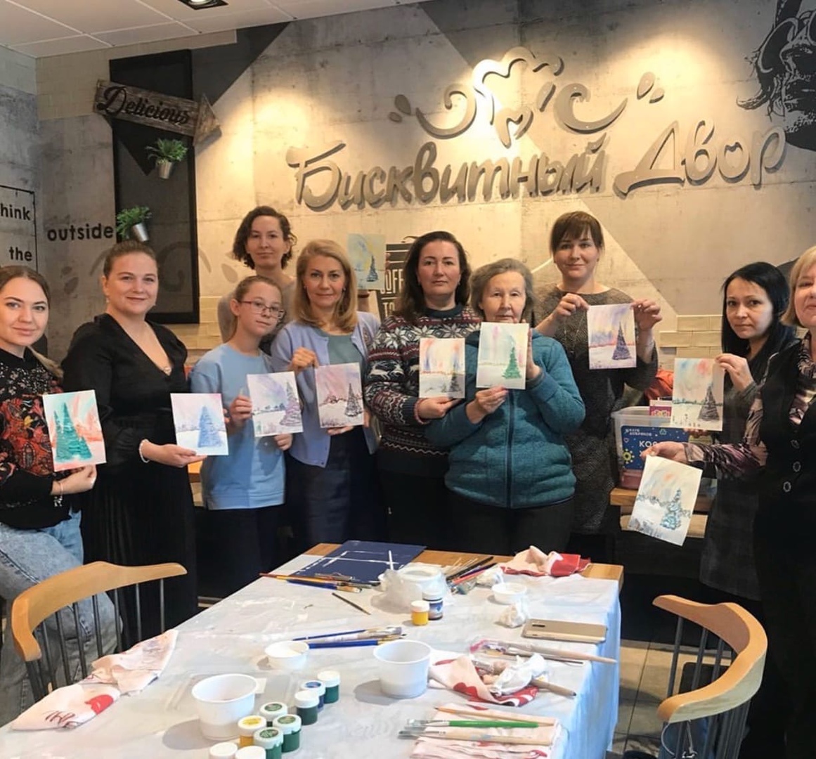 Волонтеры Екатеринбурга провели благотворительный мастер-класс по рисованию