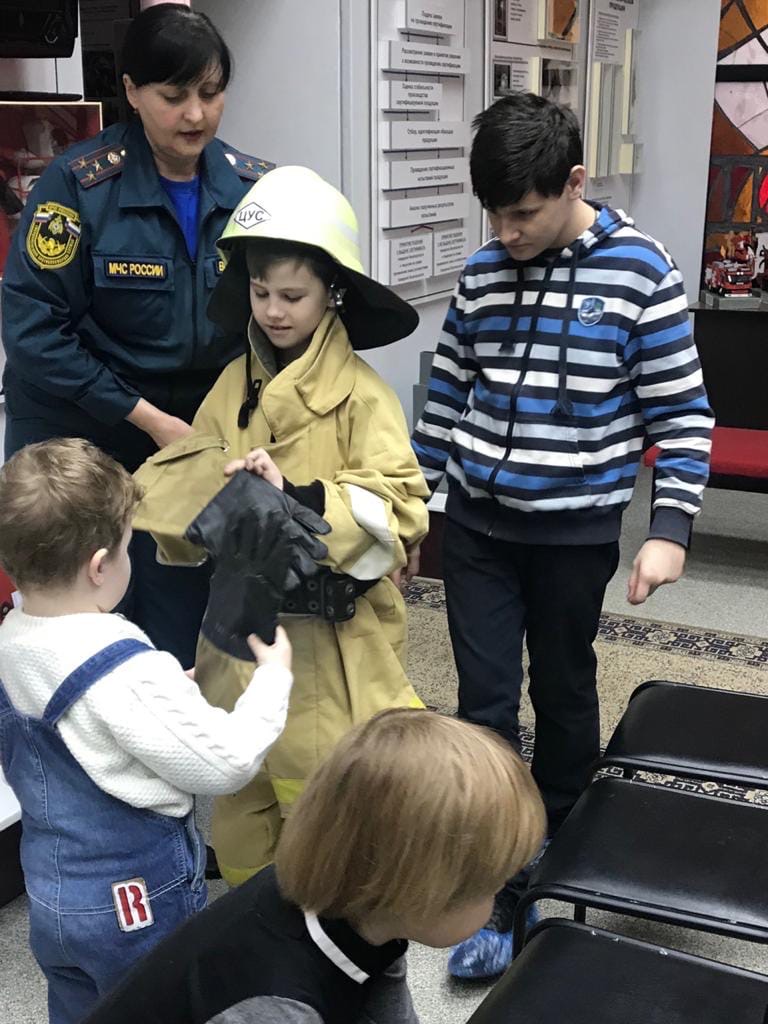 Особенные дети Краснодара посетили пожарно-техническую выставку