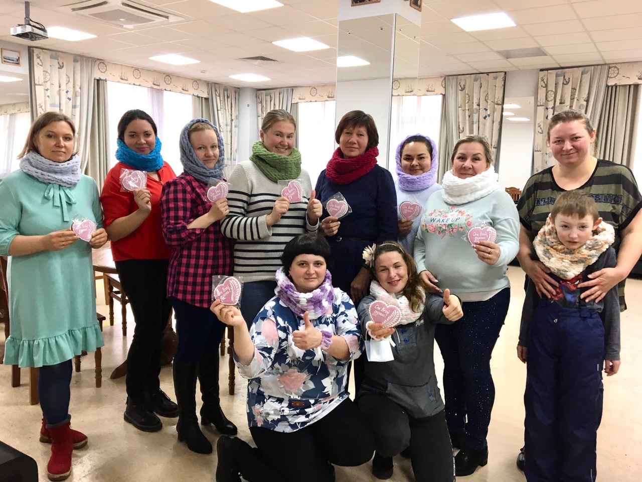Добряки Архангельска провели мастер-класс по вязанию для особенных мам