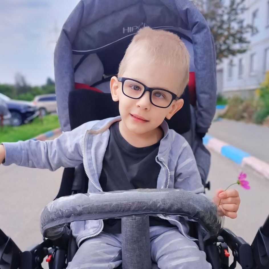 Лев Захаров